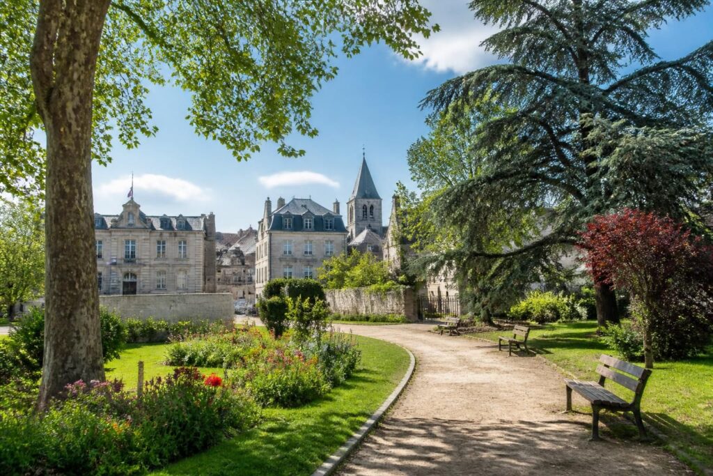 explorez sannois, une ville charmante où la nature préservée rencontre un riche patrimoine historique. parfait pour les amoureux de balades et de culture.
