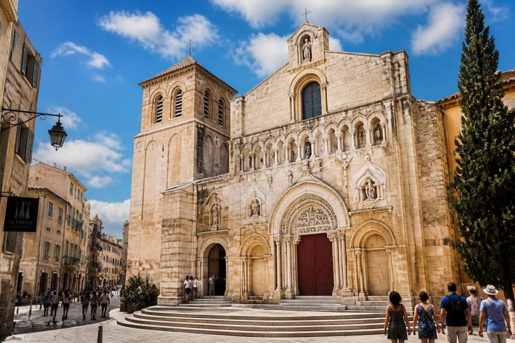 découvrez l'histoire riche et l'architecture remarquable de l'église saint laurent à marseille, un monument emblématique à visiter absolument.